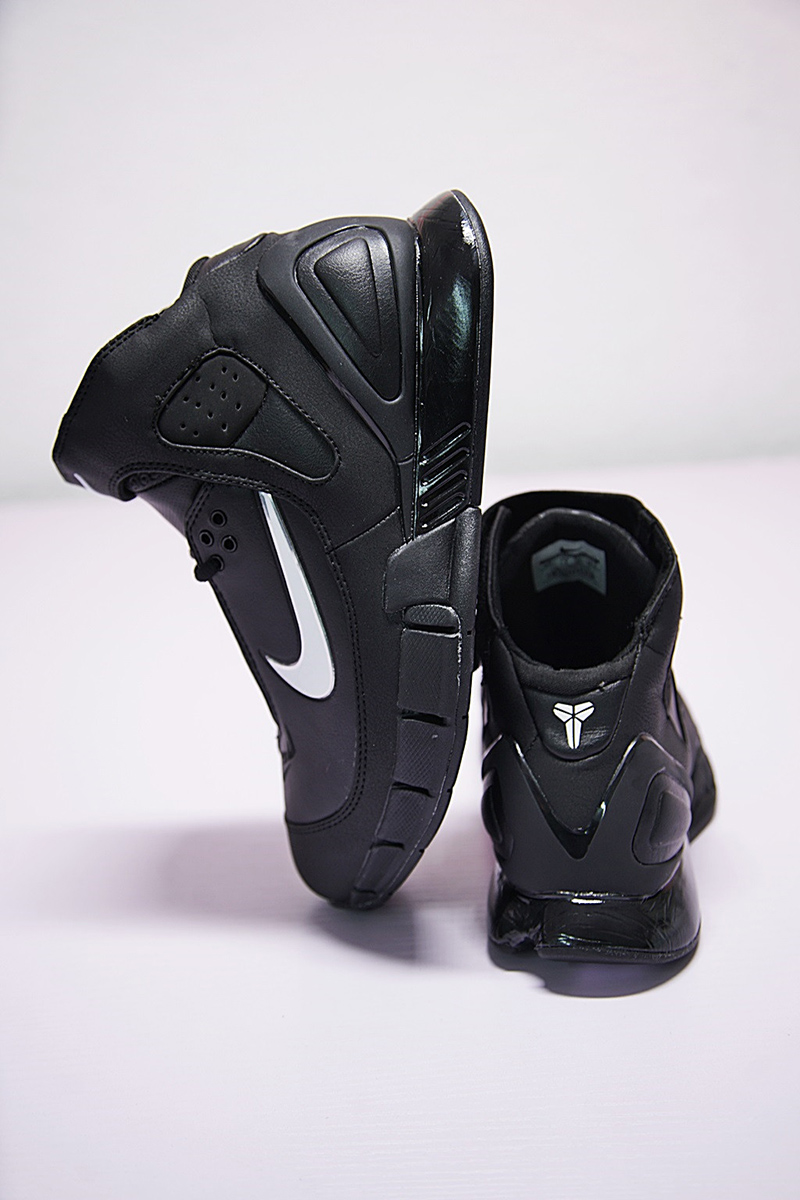 Nike Zoom Huarache 2K5 OG 系科比签名征战篮球鞋黑银勾 图片7