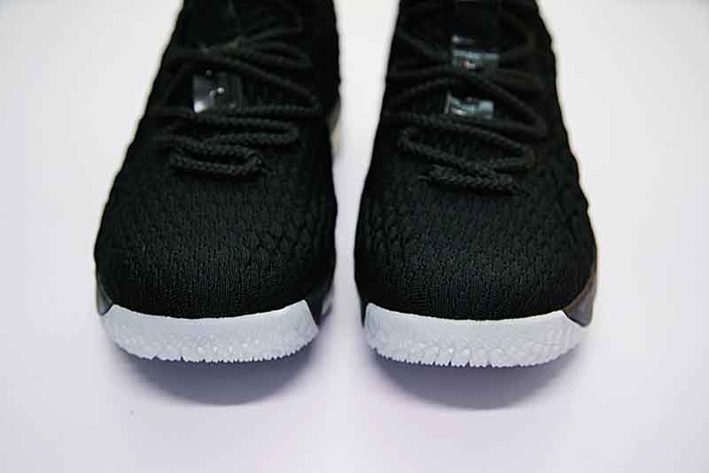 Nike LeBron 15詹姆斯·勒布朗全新战靴室内针织中帮篮球鞋系列全黑白透底 图片2