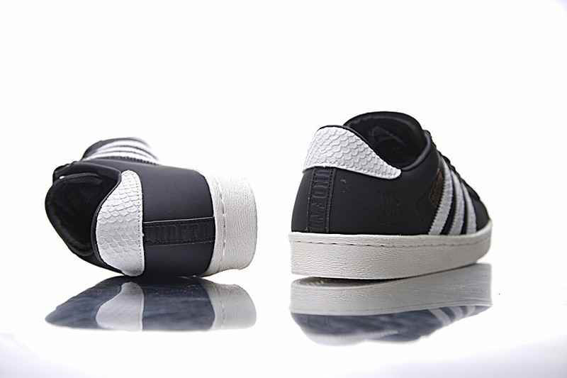 Adidas  Undefeated x Adidas Consortium Superstar 2  80s经典贝壳头板鞋 蛇纹黑白 图片7