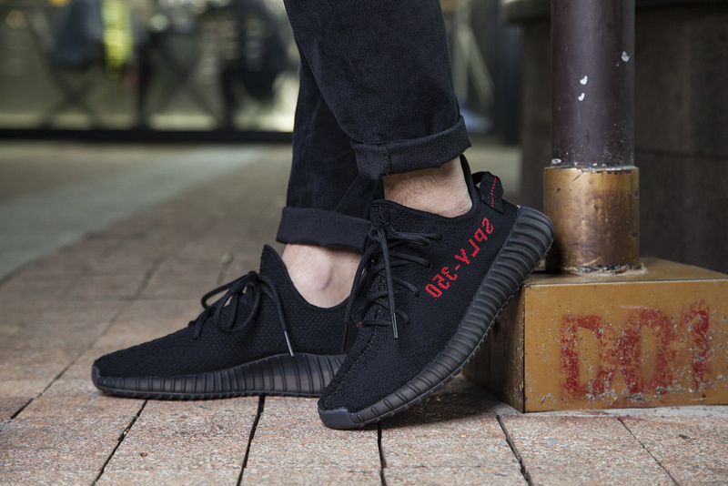 Adidas Yeezy Boost 350 V2 椰子鞋黑红字 图片4