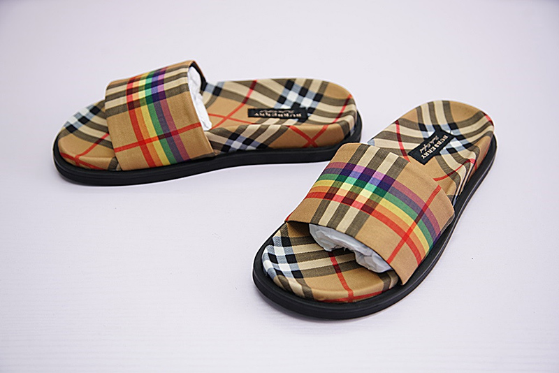 Burberry Rainbow Vintage Check Slides 复古平底拖鞋复古黄彩虹格子布 图片1
