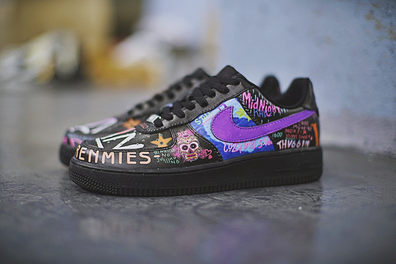 Nike   VLONE x  Nike  Air Force 1 Low 空军一号  经典低帮板鞋  黑摇滚涂鸦 图片4