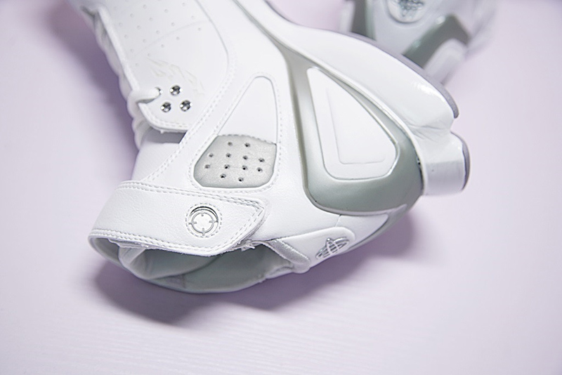 Nike Zoom Huarache 2K5 OG 系科比签名征战篮球鞋白灰银 图片4