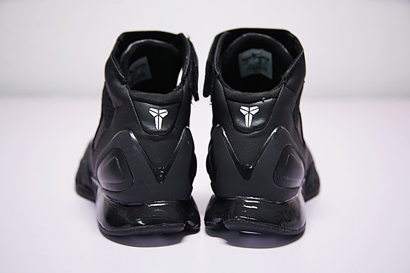 Nike Zoom Huarache 2K5 OG 系科比签名征战篮球鞋黑银勾 图片5