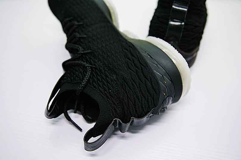 Nike LeBron 15詹姆斯·勒布朗全新战靴室内针织中帮篮球鞋系列全黑白透底 图片4
