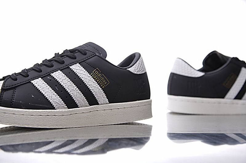 Adidas  Undefeated x Adidas Consortium Superstar 2  80s经典贝壳头板鞋 蛇纹黑白 图片6