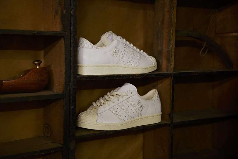 Adidas  Undefeated x Adidas Consortium Superstar 2  80s经典贝壳头板鞋 蛇纹白 图片5