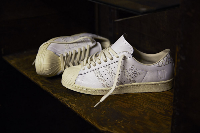 Adidas  Undefeated x Adidas Consortium Superstar 2  80s经典贝壳头板鞋 蛇纹白 图片4