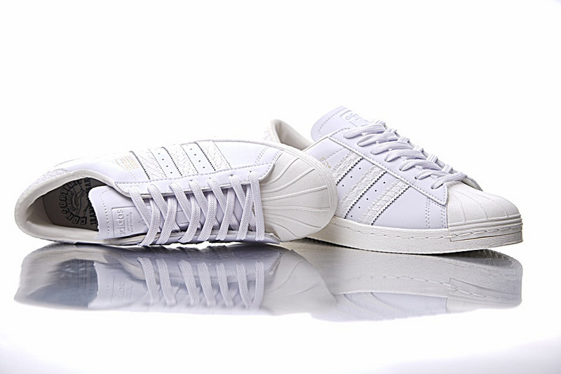 Adidas  Undefeated x Adidas Consortium Superstar 2  80s经典贝壳头板鞋 蛇纹白 图片8