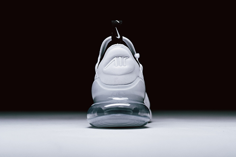 Nike Air Max 270系列后跟半掌气垫慢跑鞋白黑冰蓝 图片6