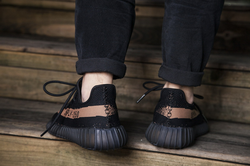 Adidas Yeezy Boost 350 V2 椰子鞋黑铜 图片3