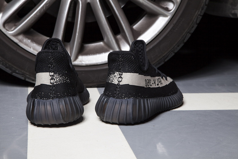 Adidas Yeezy Boost 350 V2 椰子鞋黑白 图片2