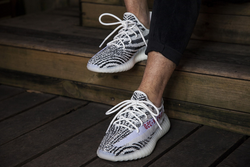 Adidas Yeezy Boost 350 V2 椰子鞋白斑马 图片1