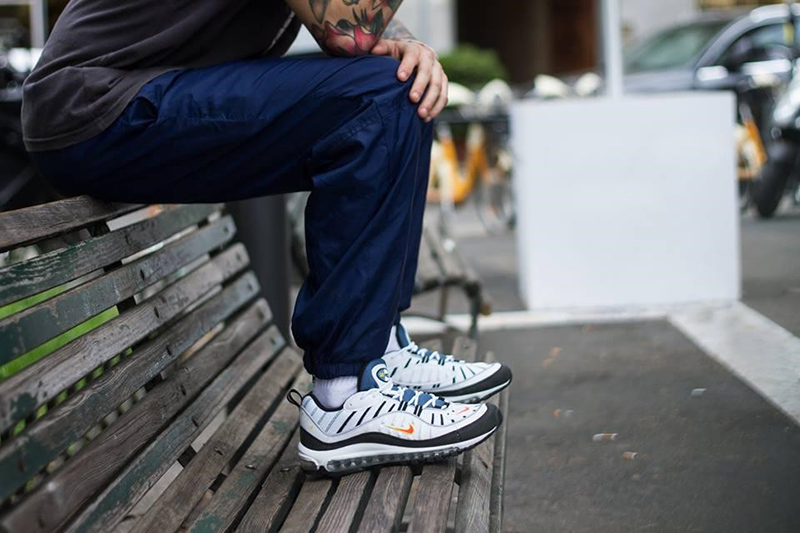 Nike Air Max 98 复古气垫百搭慢跑鞋黑白太阳橘勾 图片4