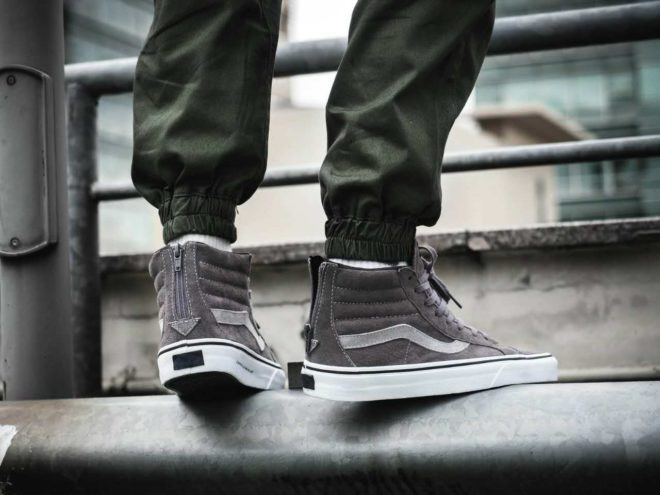 Vans   Madness x Vans  SK8-Hi  后拉链高帮硫化板鞋   深灰 图片1