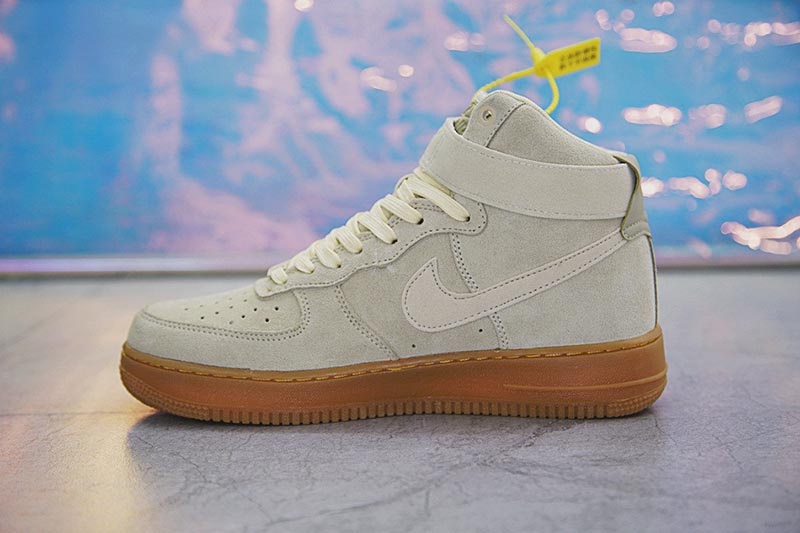 Nike Air Force 1 High ‘07 LV8 Suede空军一号经典高帮麂皮板鞋翻毛沙黄生胶 图片5