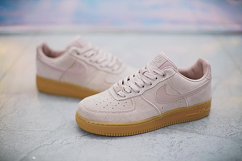 NIKE WMNS AIR FORCE 1 '07 SE空军一号经典低帮板鞋“玫粉生胶黄”