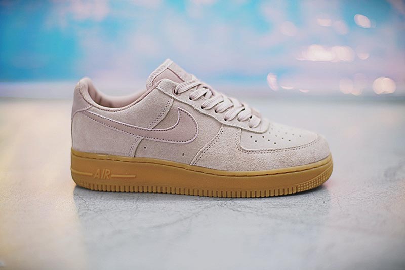 NIKE WMNS AIR FORCE 1 07 SE空军一号经典低帮板鞋玫粉生胶黄 图片2