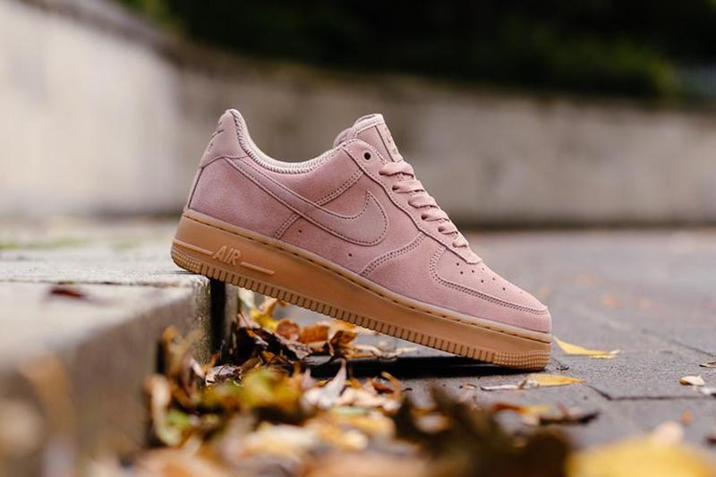 NIKE WMNS AIR FORCE 1 07 SE空军一号经典低帮板鞋玫粉生胶黄 图片5