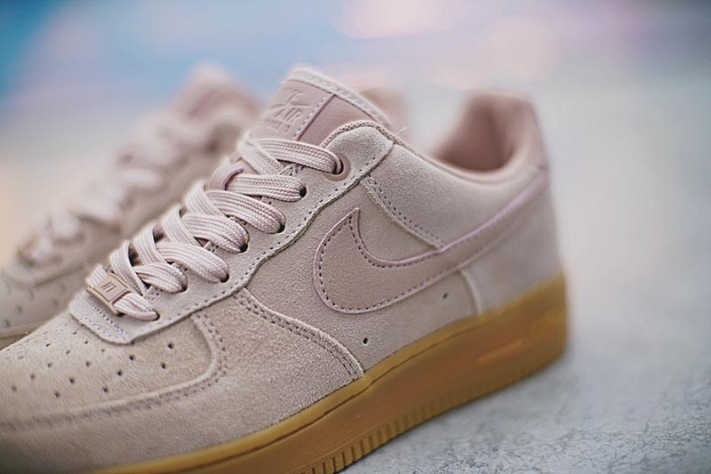 NIKE WMNS AIR FORCE 1 07 SE空军一号经典低帮板鞋玫粉生胶黄 图片8