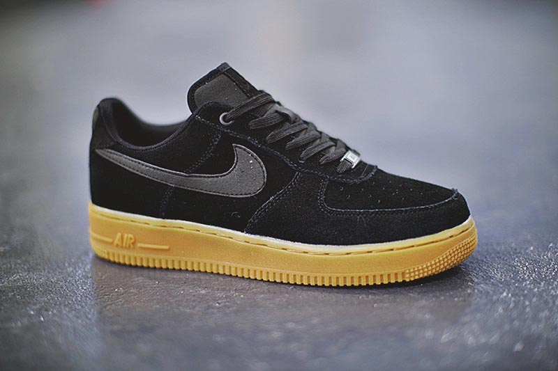 NIKE WMNS AIR FORCE 1 07 SE空军一号经典低帮板鞋黑灰生胶黄 图片2