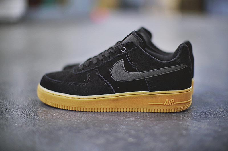 NIKE WMNS AIR FORCE 1 07 SE空军一号经典低帮板鞋黑灰生胶黄 图片7