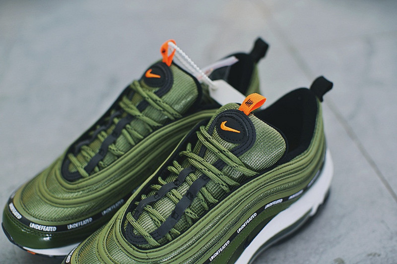 Nike    Undefeated x Nike Air Max 97 OG  气垫复古慢跑鞋  五杆橄榄绿 图片7