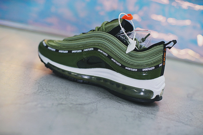 Nike    Undefeated x Nike Air Max 97 OG  气垫复古慢跑鞋  五杆橄榄绿 图片10