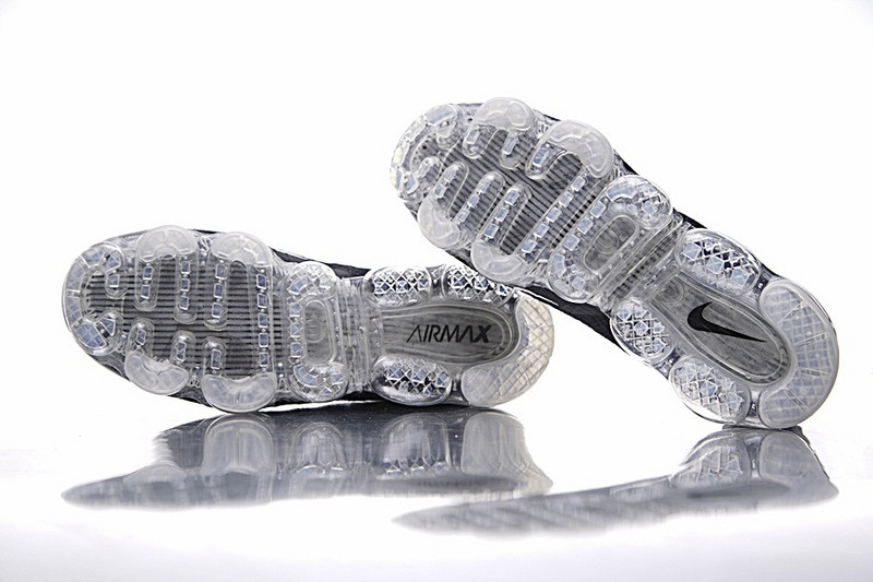 Nike Air VaporMax  Flyknit 蒸汽大底慢跑鞋  黑白 图片9