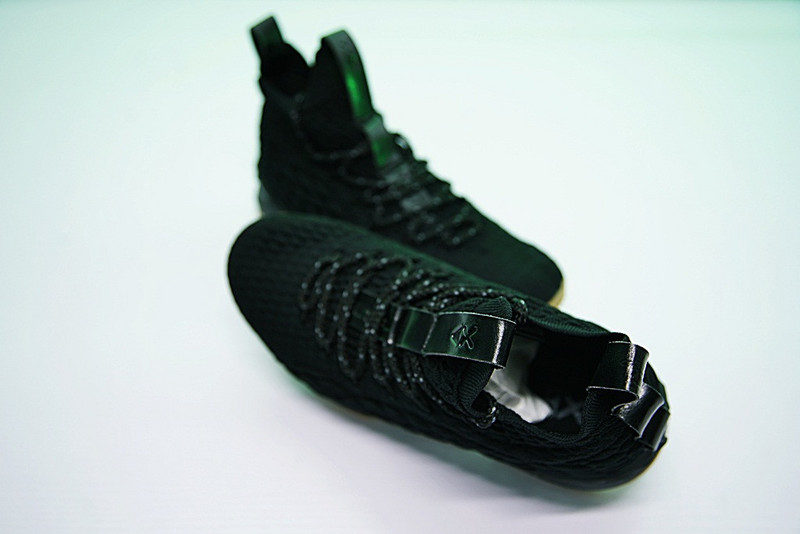 Nike LeBron 15  勒布朗 詹姆斯全新室内中帮战靴 全黑深棕底 图片10