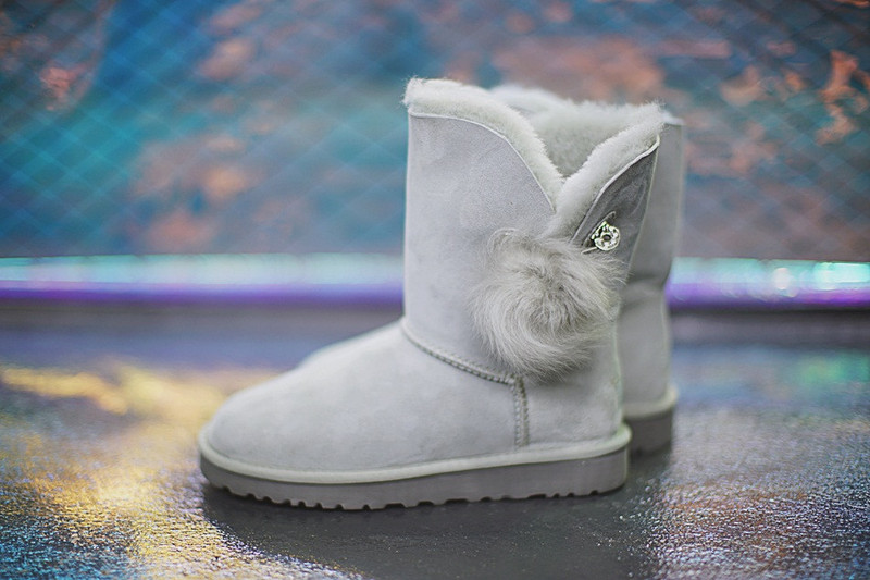 UGG W Irina 施华洛世奇水钥匙扣加蓬蓬毛中帮雪地靴  浅灰 图片5