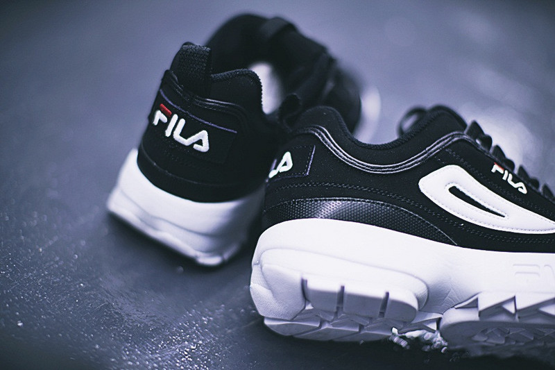 FILA  Disruptor 2代大锯齿厚底增高百搭慢跑鞋  黑红白底 图片2