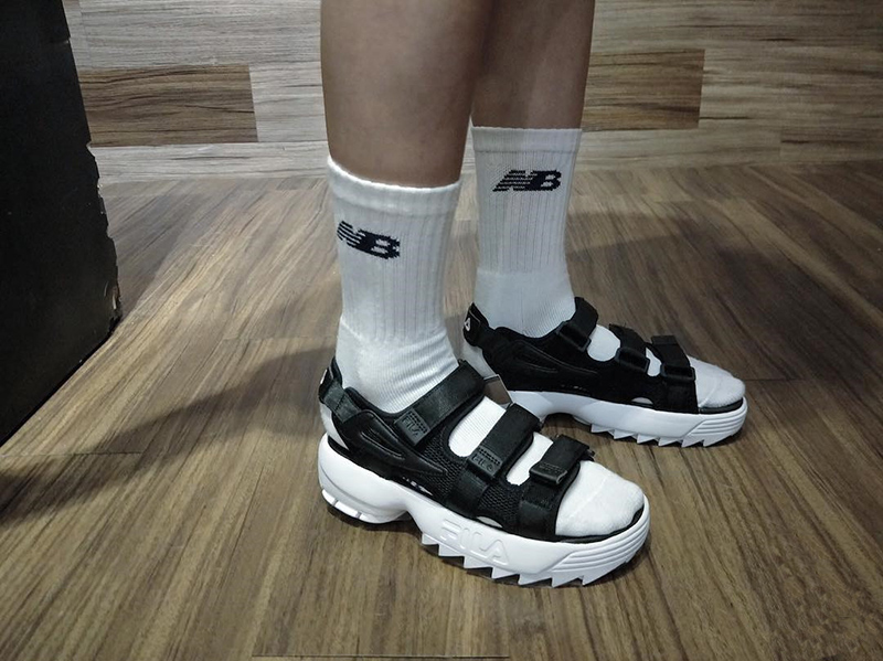 FILA disruptor2 sandal 破坏者2夏季沙滩魔术贴厚底凉鞋黑白 图片3